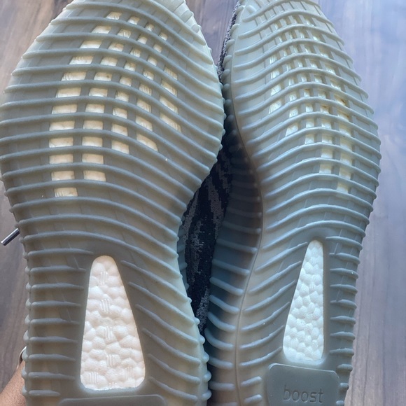 Yeezy Boost 350 - Picture 3 of 6